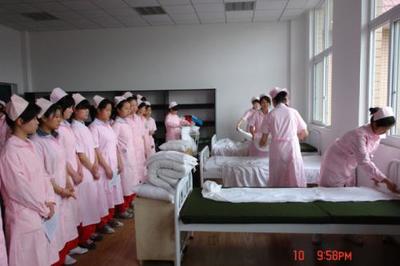 贵州省老年服务与管理专业就业方向与前景分析——聚焦护理机构服务